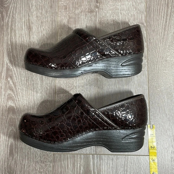 Croft & Barrow Juliana Brown Patent Faux Croc Clog Mule Sole (Sense) Abi… - Picture 12 of 15